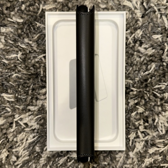 New APPLE IPhone 11 Pro Max Leather Folio Case in Black - Picture 7 of 14